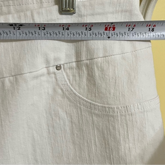 Ruby Rd Women’s Size 16 white capris Spring and Summer staple - Picture 5 of 7